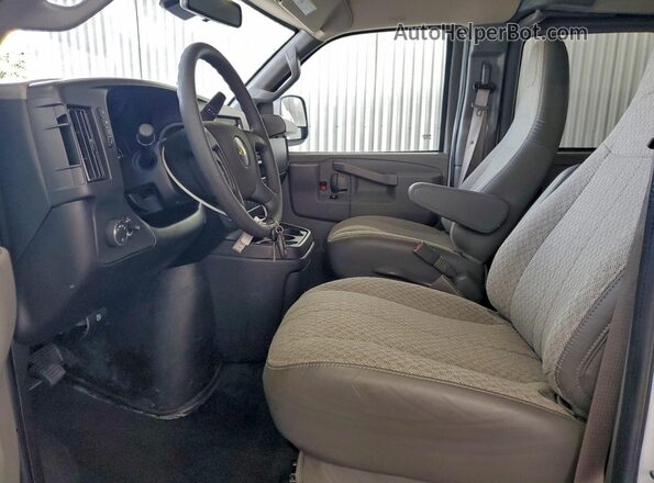 1GAZGPFP9S1218881 2025 CHEVROLET EXPRESS White Front interior view