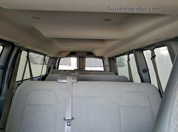 1GAZGPFP9S1218881 2025 CHEVROLET EXPRESS White Rear seats view