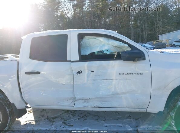 1GCGSBEC5R1135649 2024 CHEVROLET COLORADO White Widok wnętrza z tyłu