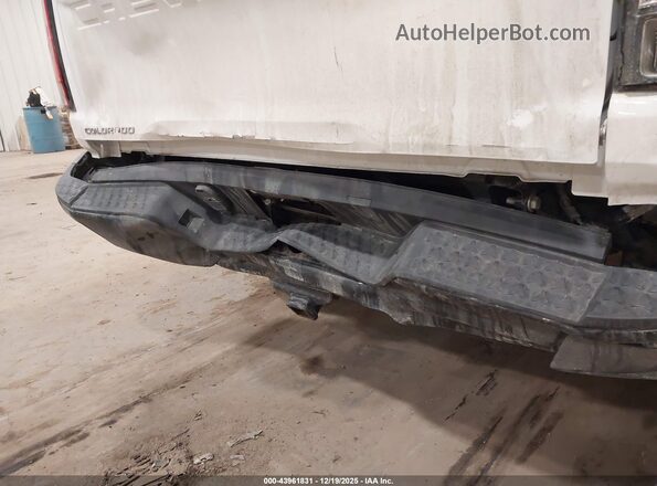 1GCPTBEK0R1304416 2024 CHEVROLET COLORADO White Widok z przodu