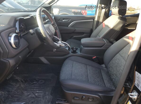 1GCPTDEK1R1207947 2024 CHEVROLET COLORADO Черный Вид салона спереди