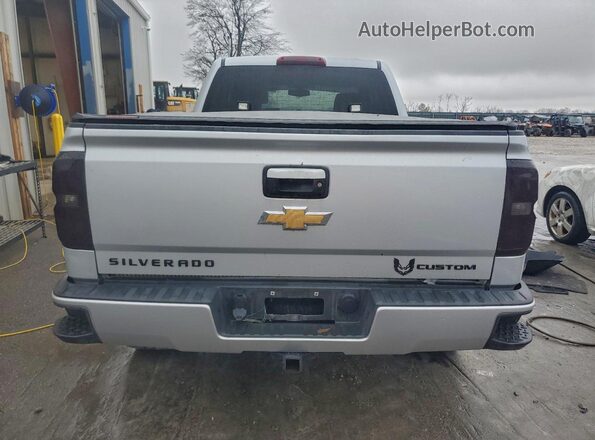 1GCRCPEC0JZ354611 2018 CHEVROLET 1500 Серебряный Вид сзади