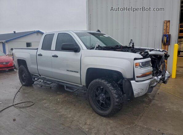 1GCRCPEC0JZ354611 2018 CHEVROLET 1500 Серебряный Передняя правая четверть