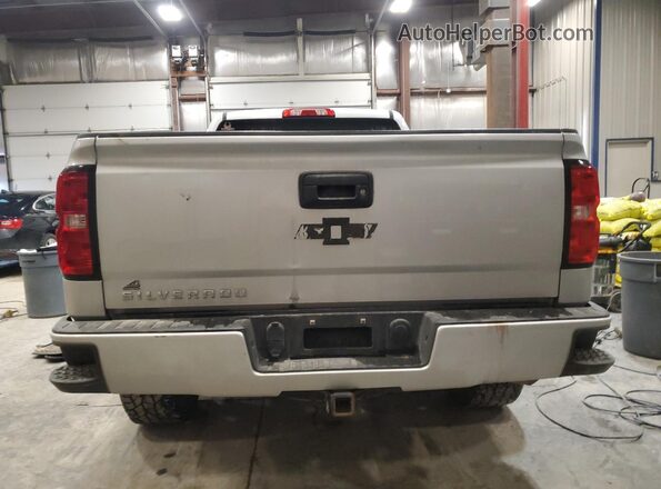 1GCVKPEC1JZ239551 2018 CHEVROLET 1500 Silver Widok z tyłu