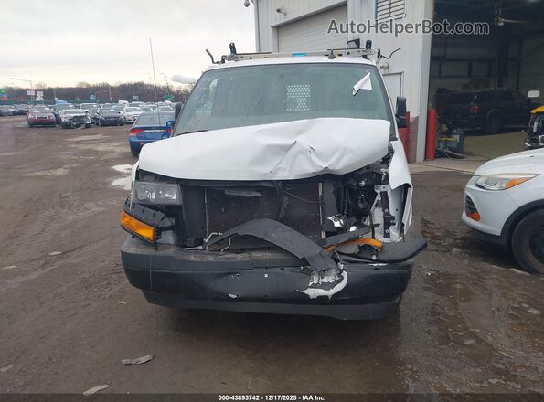 1GCWGAF74N1170573 2022 CHEVROLET EXPRESS Red Вид спереду