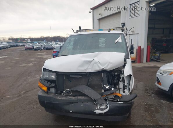 1GCWGAF74N1170573 2022 CHEVROLET EXPRESS Red Вид задньої частини салону