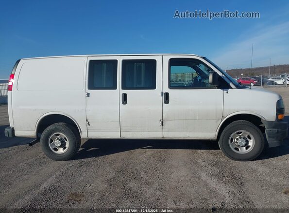 1GCWGAFP1N1217168 2022 CHEVROLET EXPRESS White წინა პანელის ხედი