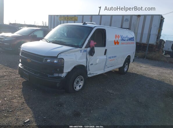 1GCWGAFP6S1205271 2025 CHEVROLET EXPRESS Белый Передняя левая четверть