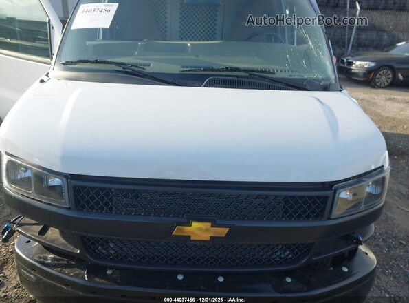 1GCWGAFP6S1205271 2025 CHEVROLET EXPRESS Белый Вид сзади