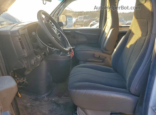 1GCWGAFP7N1252118 2022 CHEVROLET EXPRESS White Вид салону спереду