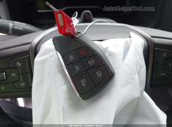 1GKS2EKT9PR303635 2023 GMC YUKON White Dashboard view