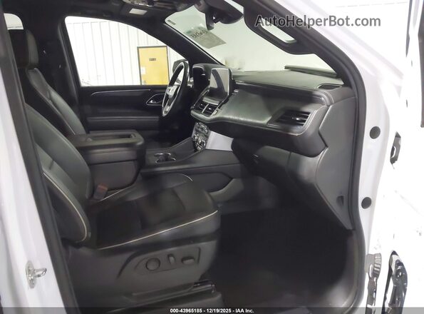 1GKS2GKD4PR306902 2023 GMC YUKON Белый Вид салона спереди