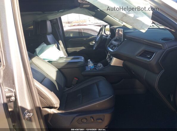 1GKS2GKT6PR369040 2023 GMC YUKON Серебряный Вид салона спереди