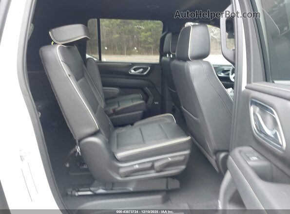 1GNSCFKD2PR301028 2023 CHEVROLET SUBURBAN White VIN კოდის სტიკერის ხედი