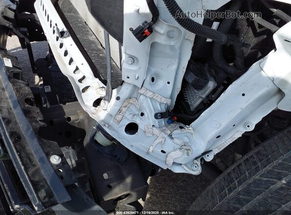 1GNSCMKDXRR321969 2024 CHEVROLET TAHOE White Սալոնի հետևի տեսք