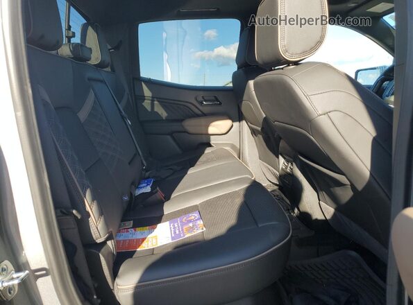 1GTP2FEK7T1104778 2026 GMC CANYON Silver Vista de los asientos traseros