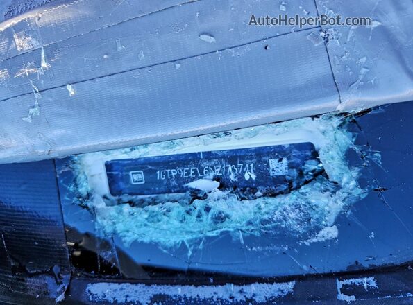 1GTP9EEL6NZ173741 2022 GMC SIERRA White Engine compartment view