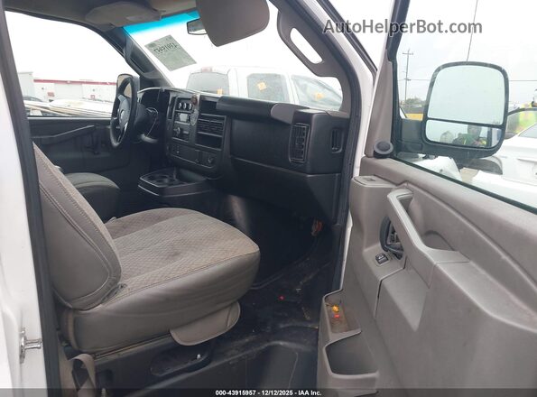1GTW7AFF8G1902147 2016 GMC SAVANA 2500 White Вид салону спереду
