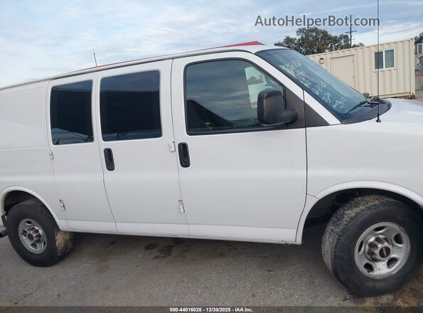 1GTW7AFGXK1340432 2019 GMC SAVANA 2500 White Vista interior trasera