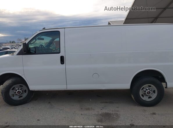 1GTW7AFGXK1340432 2019 GMC SAVANA 2500 White Vista interior de 360 grados