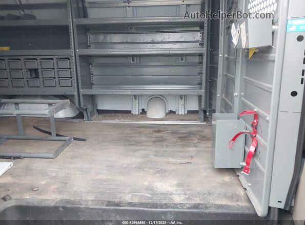 1GTW7AFP2P1143861 2023 GMC SAVANA CARGO White Widok naklejki z numerem VIN