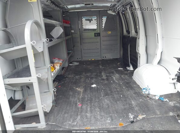 1GTW7AFP2R1185059 2024 GMC SAVANA CARGO White VIN კოდის სტიკერის ხედი