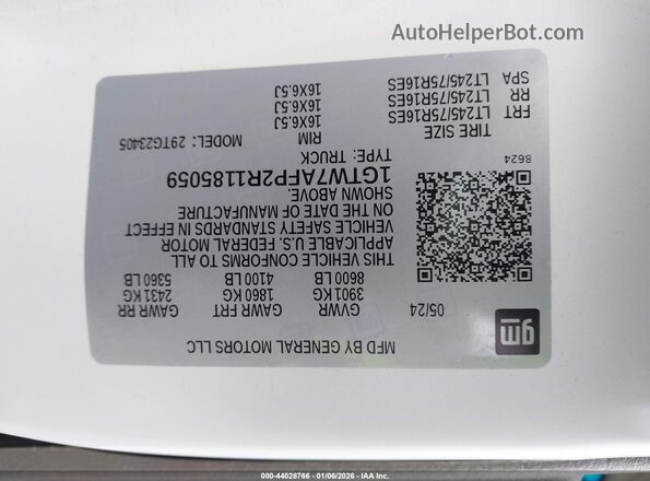 1GTW7AFP2R1185059 2024 GMC SAVANA CARGO White ძრავის განყოფილების ხედი