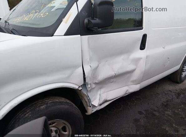 1GTW7AFP2R1185059 2024 GMC SAVANA CARGO White წინა ხედი