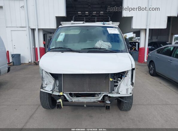 1GTW7AFP3P1151418 2023 GMC SAVANA CARGO White Widok wnętrza z tyłu