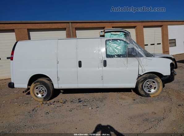 1GTW7AFP7R1165874 2024 GMC SAVANA CARGO White უკანა სალონის ხედი