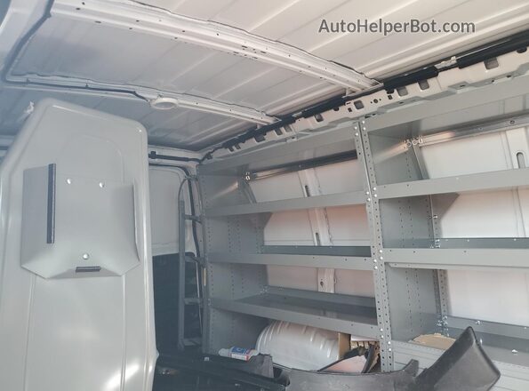 1GTW7AFP7S1121914 2025 GMC SAVANA White უკანა სავარძლების ხედი
