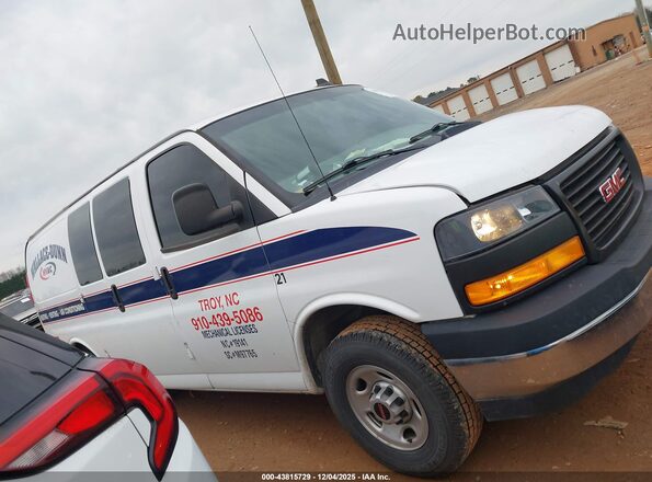 1GTW7AFP9N1182735 2022 GMC SAVANA CARGO White Vista interior trasera