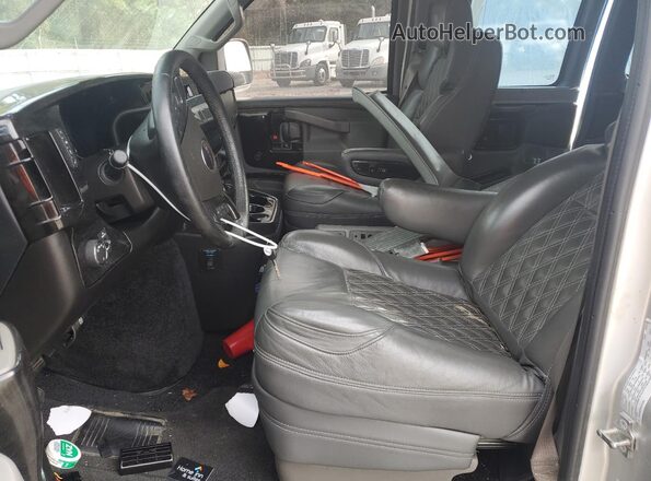 1GTW7BF76S1101580 2025 GMC SAVANA Silver Вид салону спереду