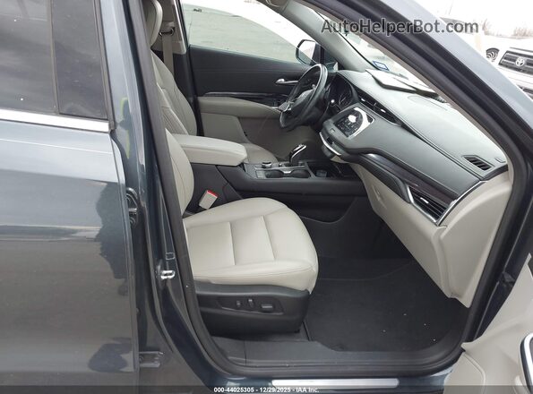 1GYAZAR48MF003005 2021 CADILLAC XT4 Green Widok wnętrza z przodu