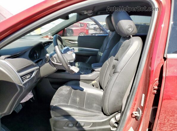 1GYFZCR45MF072140 2021 CADILLAC XT4 Красный Вид салона спереди