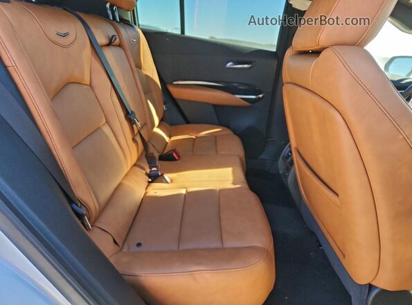 1GYFZDR41SF112314 2025 CADILLAC XT4 White Vista interior trasera