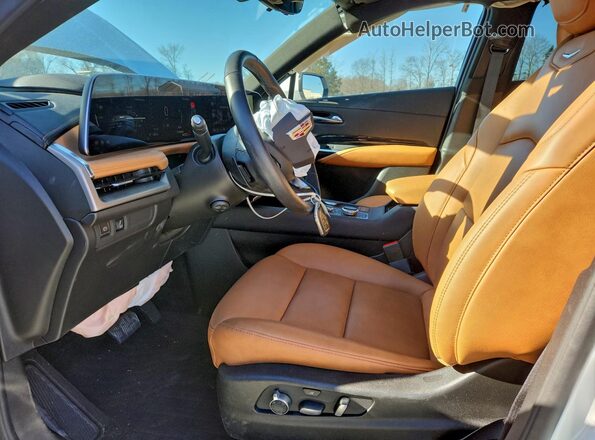 1GYFZDR41SF112314 2025 CADILLAC XT4 White Vista interior delantera