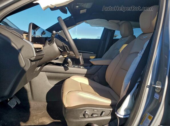 1GYFZDR41SF147578 2025 CADILLAC XT4 Gray Vista interior delantera