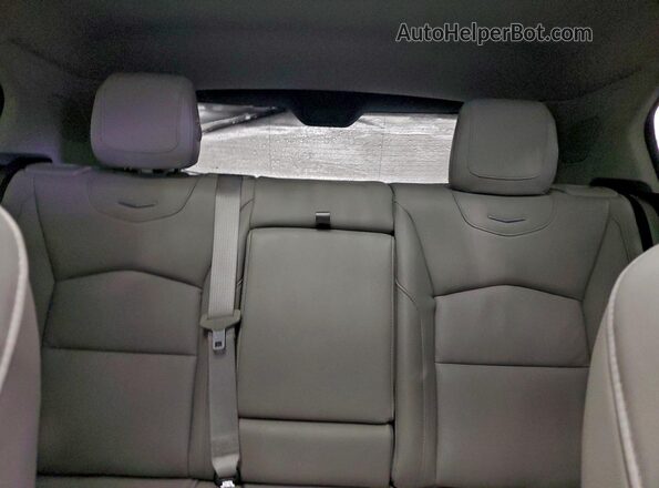 1GYFZDR43NF139146 2022 CADILLAC XT4 Silver Rear seats view