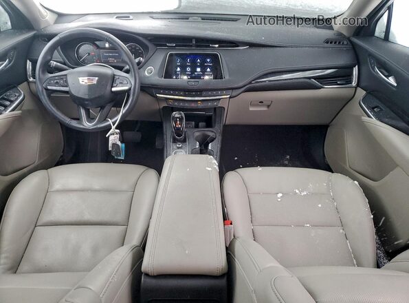 1GYFZDR43NF139146 2022 CADILLAC XT4 Silver Dashboard view
