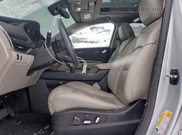 1GYFZDR43NF139146 2022 CADILLAC XT4 Silver Front interior view