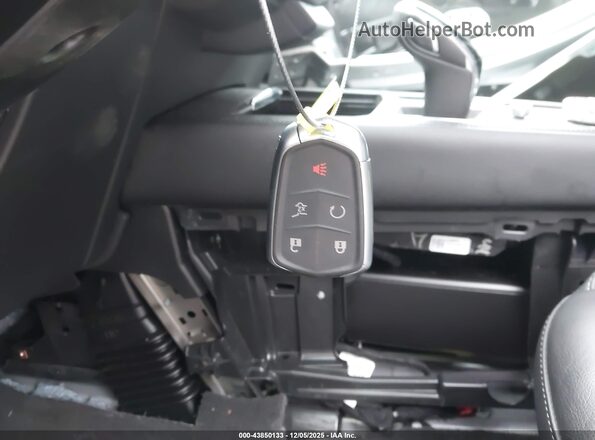 1GYFZDR46NF101135 2022 CADILLAC XT4 Серебряный Вид панели приборов