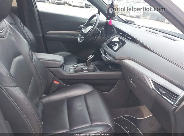 1GYFZDR47LF141060 2020 CADILLAC XT4 White Front interior view