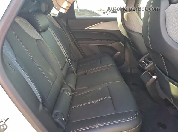 1GYKPMRL6RZ140968 2024 CADILLAC OTHER White Widok wnętrza z tyłu