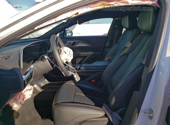1GYKPMRL6RZ140968 2024 CADILLAC OTHER White Widok wnętrza z przodu
