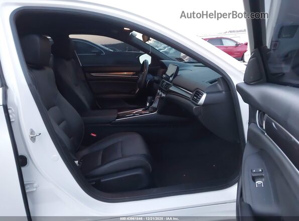 1HGCV1F33KA073125 2019 HONDA ACCORD Белый Вид салона спереди