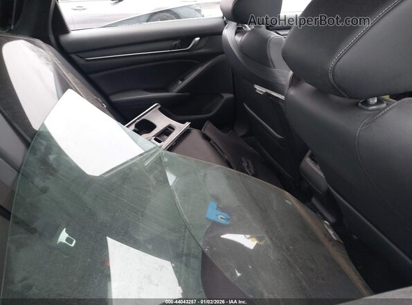 1HGCV2F36JA050068 2018 HONDA ACCORD White Widok naklejki z numerem VIN