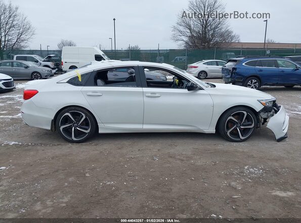 1HGCV2F36JA050068 2018 HONDA ACCORD White Widok wnętrza z tyłu