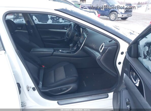 1N4AA6AP0HC365102 2017 NISSAN MAXIMA Белый Вид салона спереди