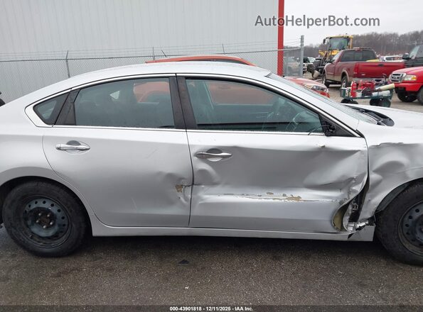 1N4AL3AP0GC150424 2016 NISSAN ALTIMA Silver Rear interior view